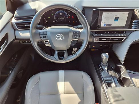 Used 2025 Toyota Camry SE image 9