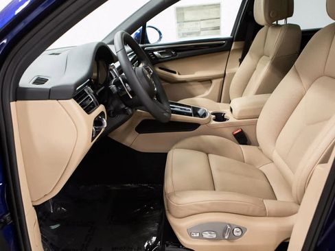 Certified 2025 Porsche Macan image 17