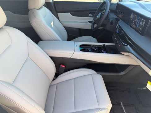 New 2026 Nissan Murano SV AWD/4WD image 9
