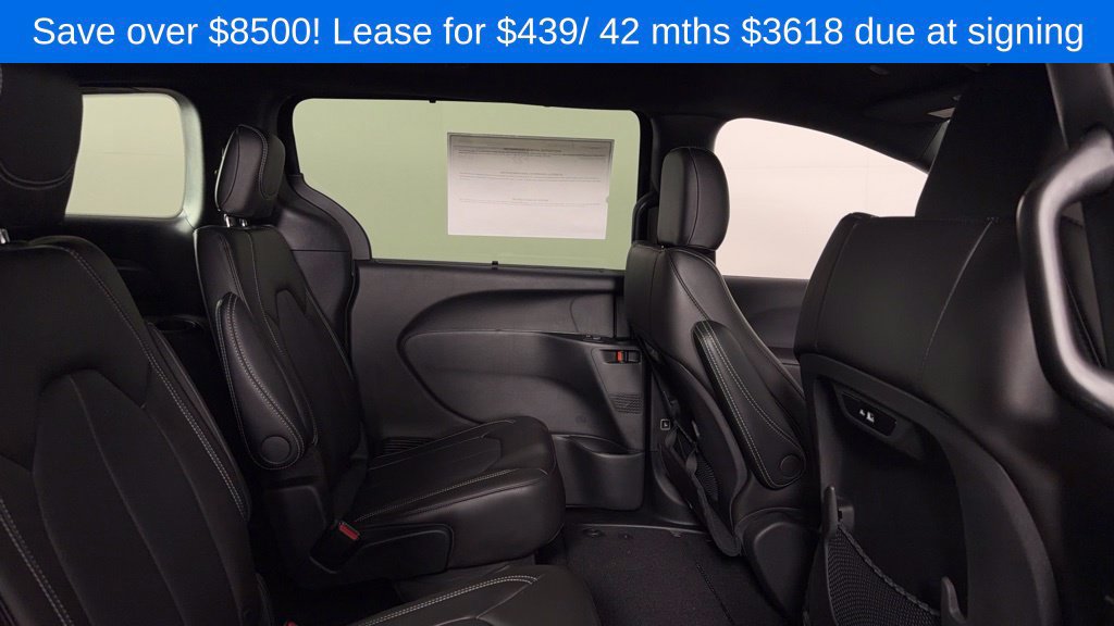 New 2027 Chrysler Pacifica Select FWD image 29