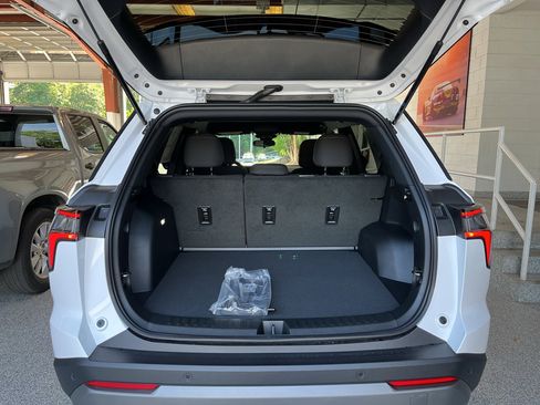 New 2026 Chevrolet Equinox LT FWD image 8