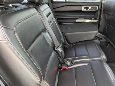 Used 2022 Ford Explorer XLT w/ Equipment Group 202A image 14