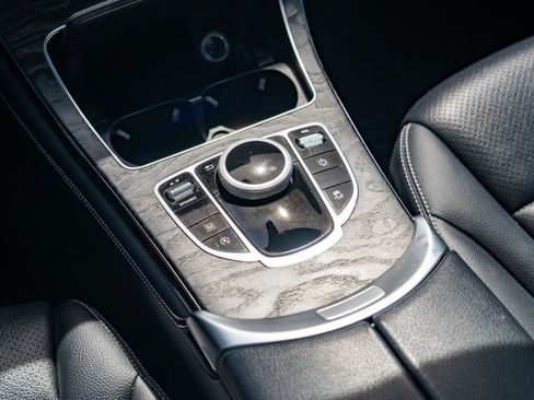 Used 2019 Mercedes-Benz GLC 300 4MATIC image 23