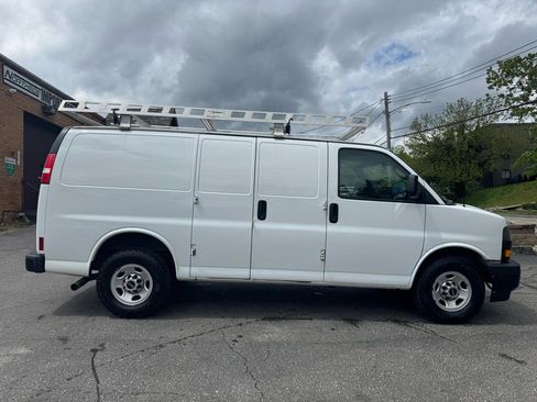 Used 2018 GMC Savana 2500 RWD image 8