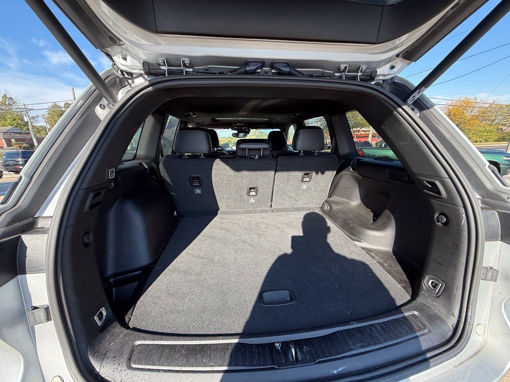 Used 2023 Jeep Grand Cherokee Altitude AWD/4WD image 26