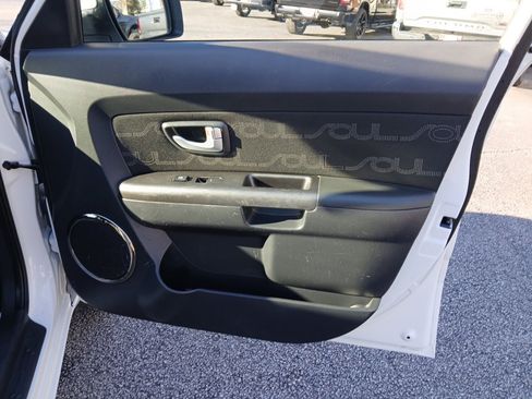 Used 2013 Kia Soul + image 14