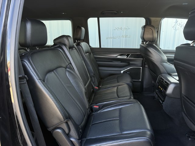 Used 2024 Jeep Wagoneer L Series II RWD image 29