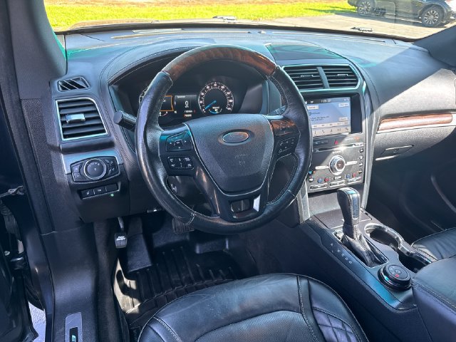 Used 2017 Ford Explorer Platinum AWD/4WD image 13