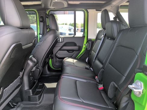 Used 2025 Jeep Wrangler Unlimited Rubicon AWD/4WD image 31