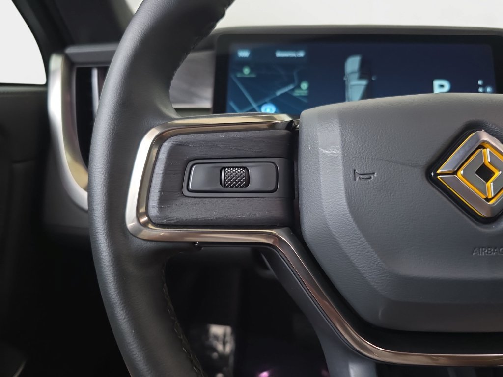 Used 2025 Rivian R1S Adventure Dual AWD/4WD image 18