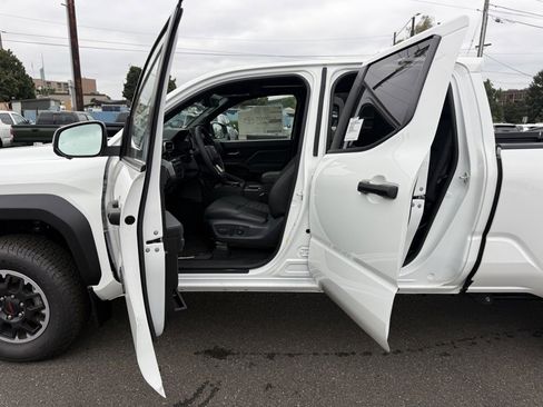 New 2024 Toyota Tacoma TRD Off-Road image 18