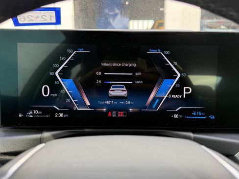 Used 2023 BMW 330e w/ Convenience Package image 27