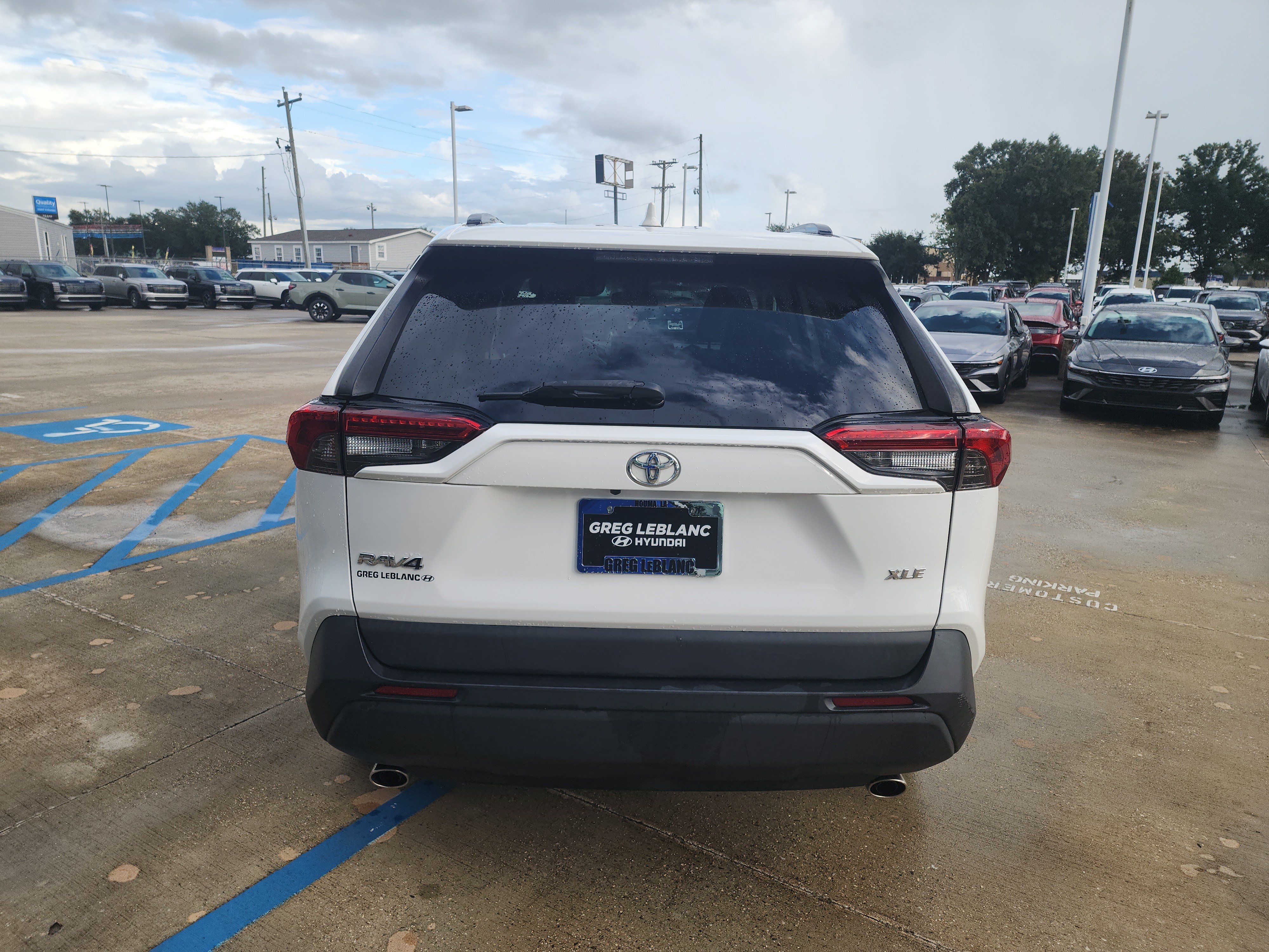 Used 2019 Toyota RAV4 XLE Premium FWD image 6