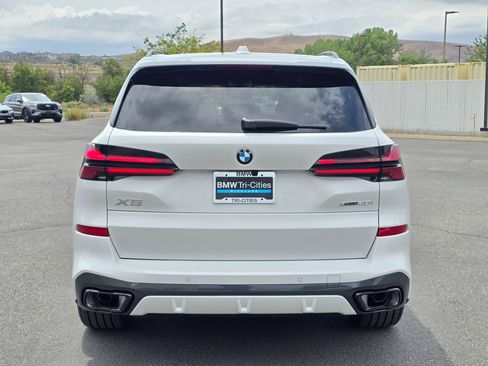 New 2026 BMW X5 xDrive40i w/ M Sport Package AWD/4WD image 5