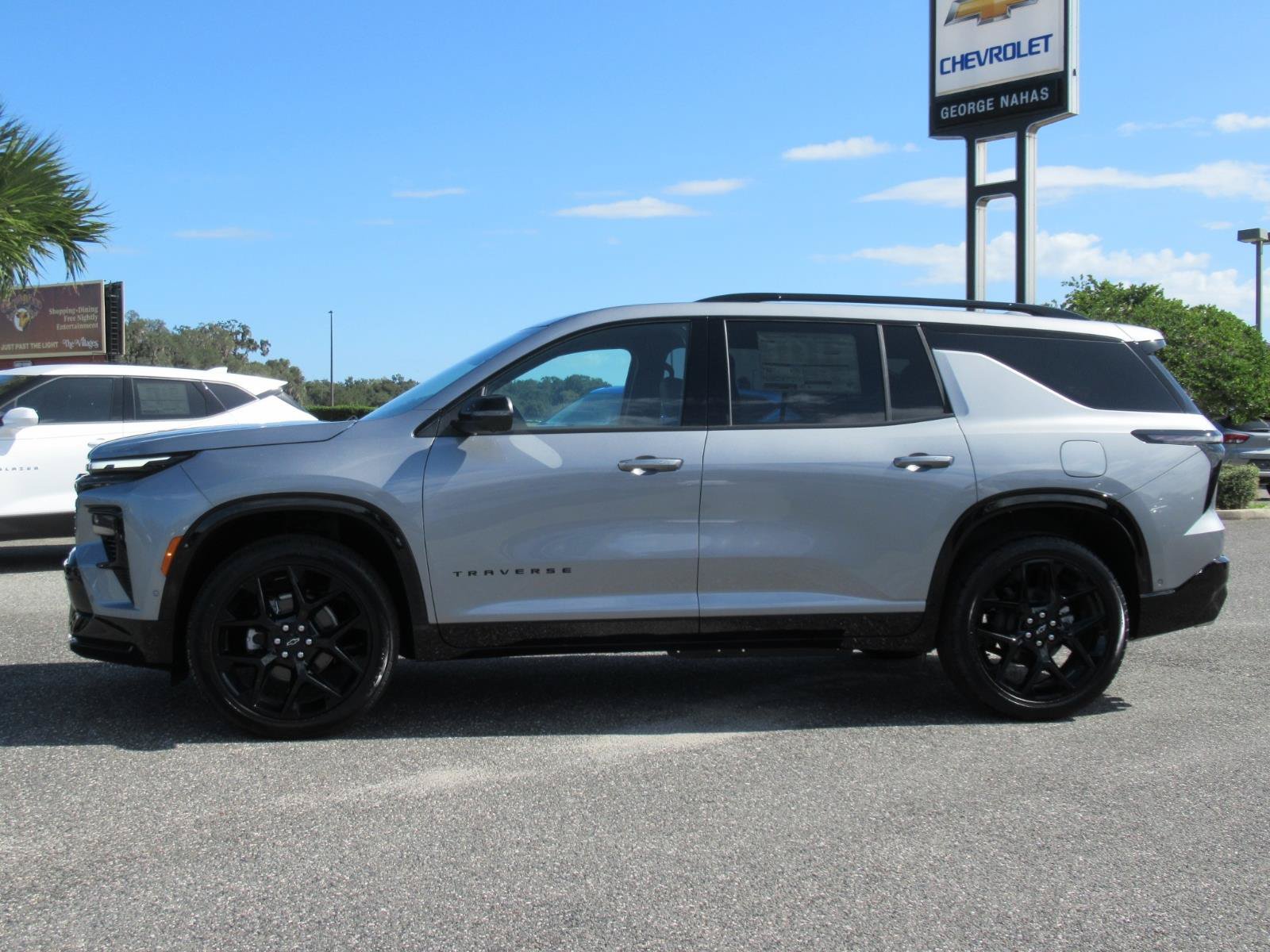 New 2026 Chevrolet Traverse RS w/ LPO, Floor Liner Package FWD image 4