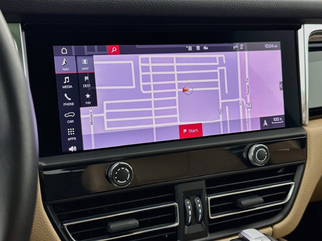 Certified 2025 Porsche Macan AWD/4WD image 19