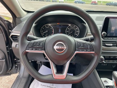 Used 2024 Nissan Altima 2.5 SV image 24