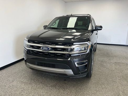 Used 2024 Ford Expedition Limited image 3