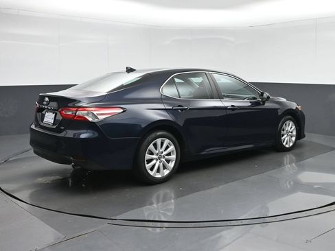 Used 2019 Toyota Camry LE FWD image 7