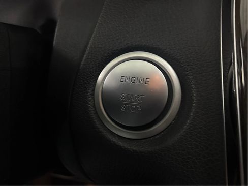 Used 2017 Mercedes-Benz C 300 4MATIC Sedan image 40