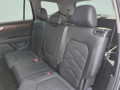 Used 2025 Volkswagen Atlas SE image 23