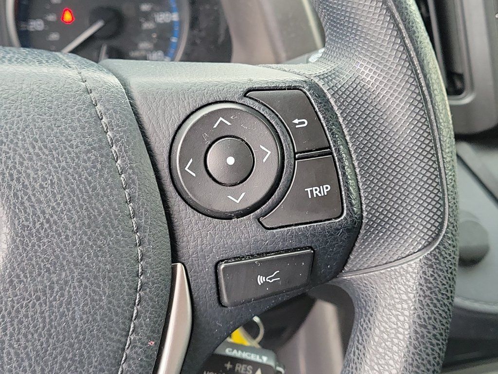 Used 2018 Toyota RAV4 LE FWD image 28