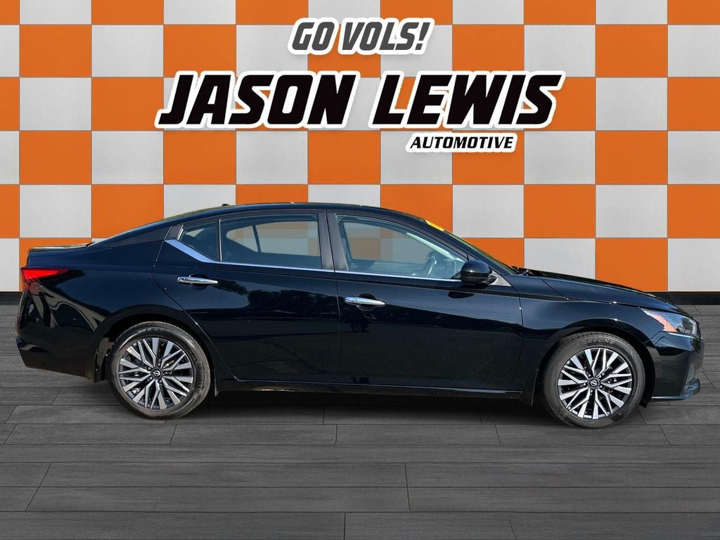 Used 2024 Nissan Altima 2.5 SV w/ SV Premium Package FWD image 2