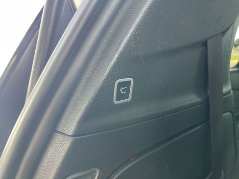 Used 2025 Chrysler Pacifica Limited image 32