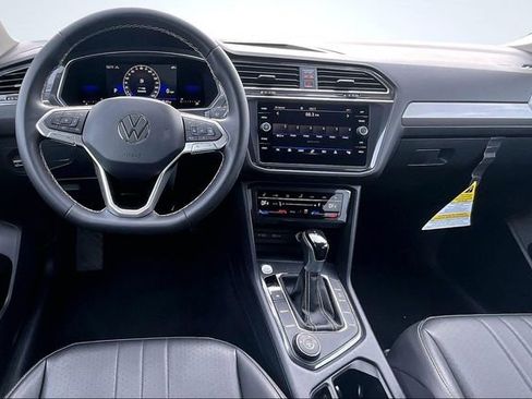 Used 2023 Volkswagen Tiguan SE image 9