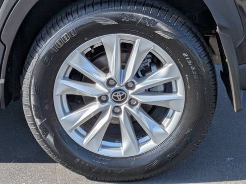 Used 2023 Toyota Corolla Cross LE AWD/4WD image 13