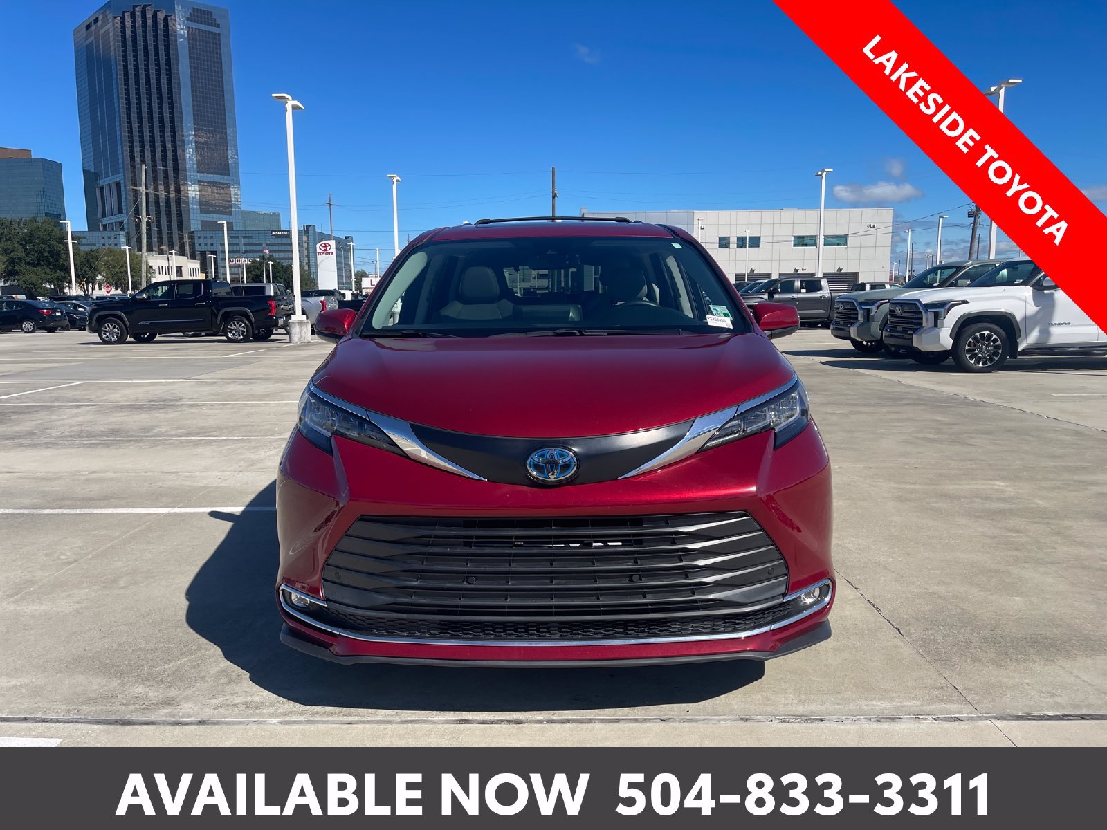 Used 2023 Toyota Sienna XLE FWD image 8