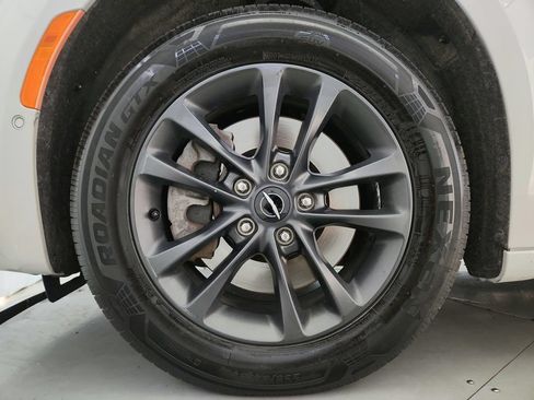 Used 2020 Chrysler Pacifica Touring-L w/ Advanced Safetytec Group AWD/4WD image 36