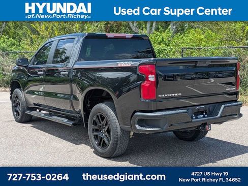 Used 2022 Chevrolet Silverado 1500 Custom Trail Boss AWD/4WD image 3