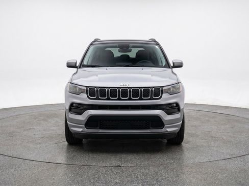 Used 2025 Jeep Compass Limited AWD/4WD image 2