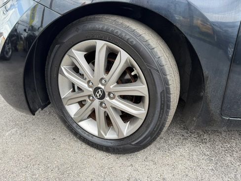 Used 2014 Hyundai Elantra SE w/ Option Group 02 FWD image 16