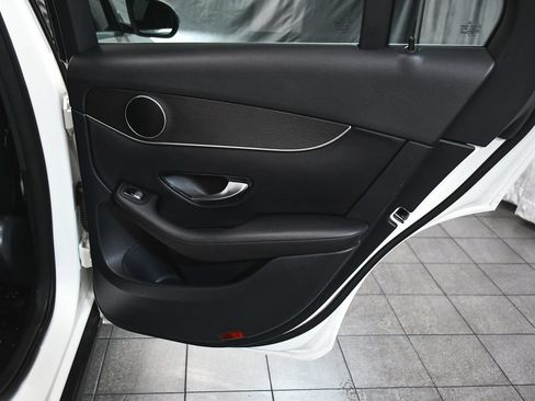 Used 2021 Mercedes-Benz GLC 300 4MATIC image 13