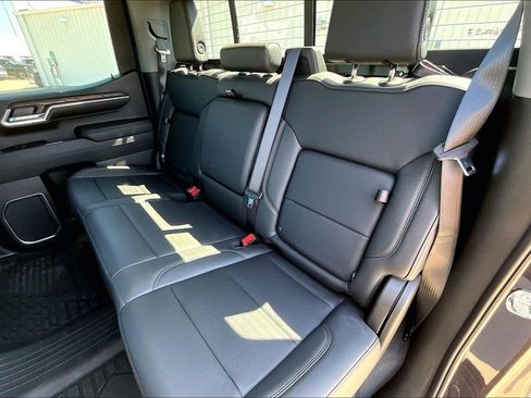 Used 2024 GMC Sierra 1500 SLT AWD/4WD image 31