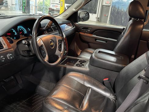 Used 2011 Chevrolet Suburban LT AWD/4WD image 9