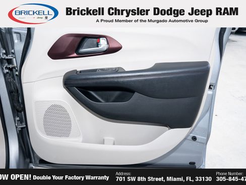 Used 2019 Chrysler Pacifica Limited w/ Advanced Safetytec Group FWD image 16