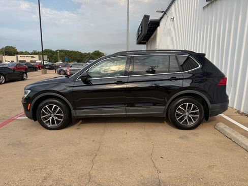Used 2019 Volkswagen Tiguan SE w/ Panoramic Sunroof Package FWD image 3