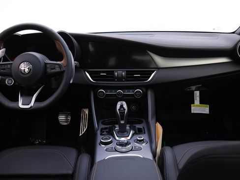 New 2025 Alfa Romeo Giulia w/ Driving Assist Package image 8