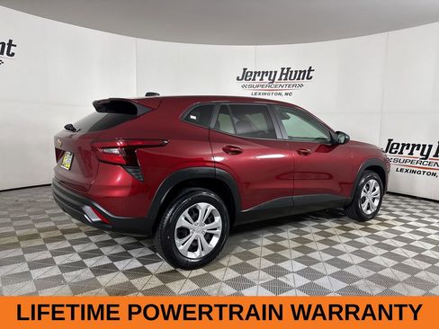 Used 2025 Chevrolet Trax LS image 5