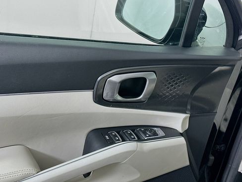 Used 2023 Kia Sorento S image 15