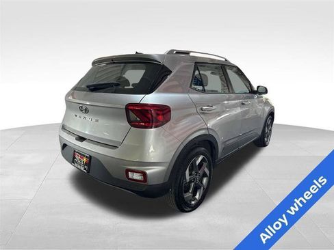 Used 2024 Hyundai Venue SEL FWD image 5