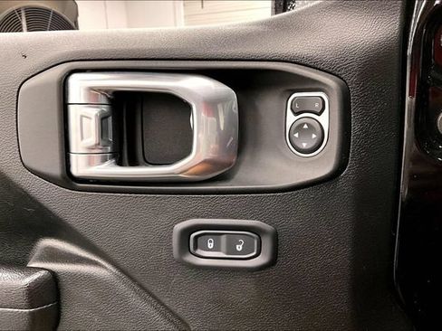 Used 2022 Jeep Wrangler Unlimited Rubicon w/ Dual Top Group AWD/4WD image 36