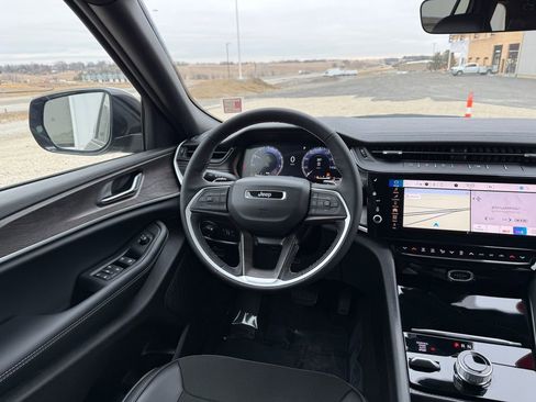 New 2026 Jeep Grand Cherokee Laredo image 16