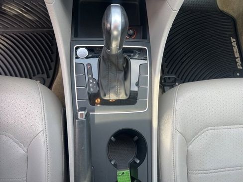 Used 2015 Volkswagen Passat 1.8T Limited Edition image 21