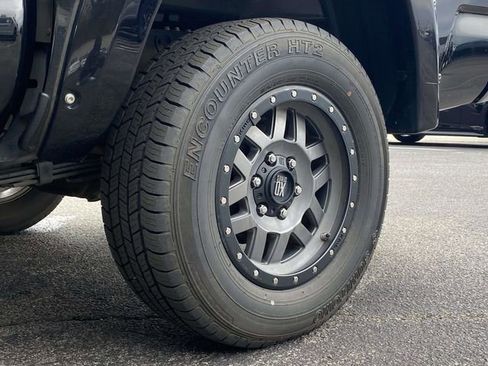 Used 2017 Toyota Tacoma SR5 w/ Tow Package image 11