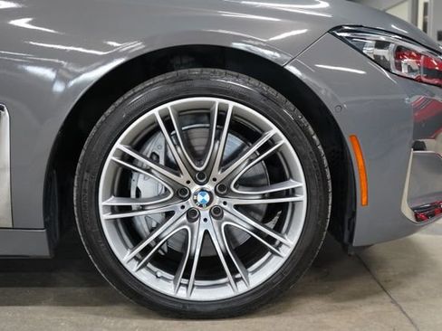 Used 2022 BMW 750i xDrive w/ Luxury Rear Seating Package AWD/4WD image 37