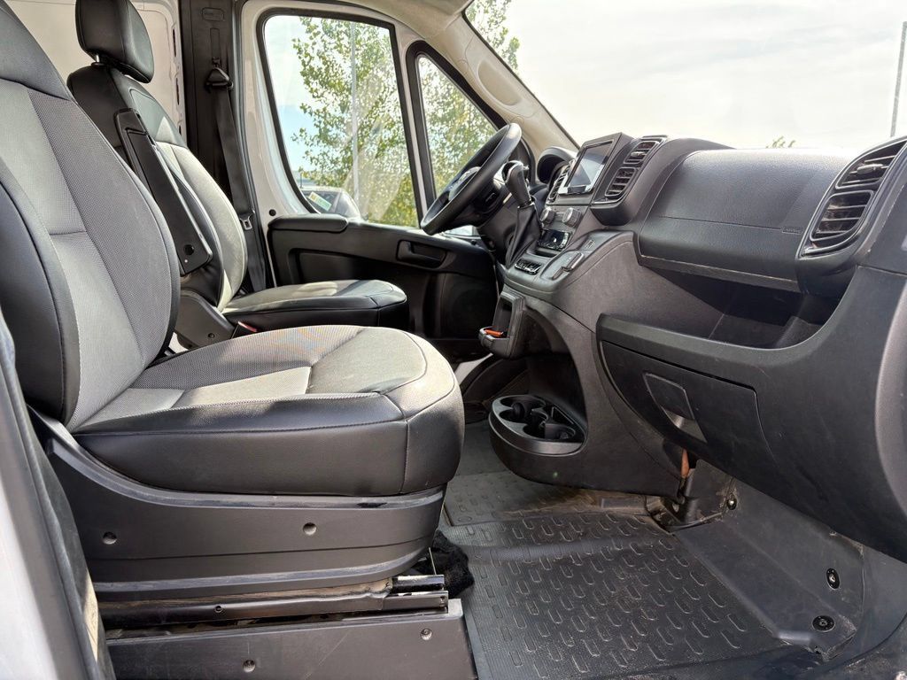 Used 2024 RAM ProMaster 2500 w/ Convenience Group FWD image 16